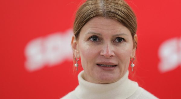 04.03.2023., Zagreb - U sredisnjici SDP-a na Iblerovom trgu Socijaldemokratski forum zena SDP-a odrzao je tematsku sjednicu Glavnog odbora ususret obiljezavanju Medjunarodnog dana zena. Tema sjednice bila je biti neplaceni kucanski rad. Sabina Glasovac. Photo: Tomislav Miletic/PIXSELL