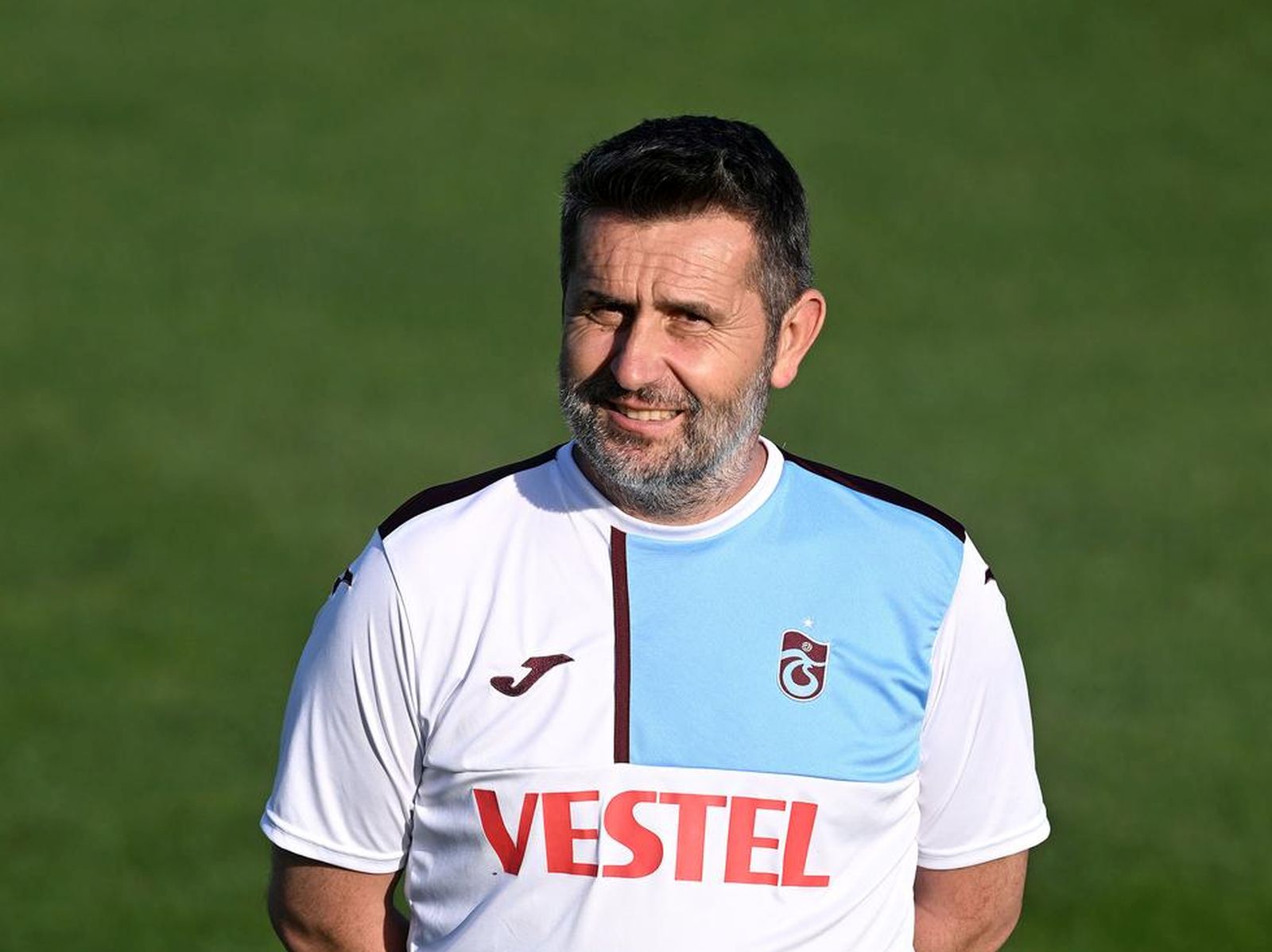 04.07.2023., Brdo kod Kranja, Slovenija - Nenad Bjelica stigao je s momcadi Trabzonspor na pripreme u Sloveniju, a odmah po dolasku odradio je trening na kojem je bio i Mislav Orsic. Hrvatski reprezentativac na treningu je bio dobro raspolozen i nasmijan. U strucnom stozeru turske momcadi uz trenera Nenada Bjelicu tu su jos pomocnici Nino Bule i Danijel Jumic, analiticar Jasmin Osmanovic, kondicijski trener Leonard Sovina te trenerov sin Luka koji je zaduzen za mentalnu pripremu. Nenad Bjelica. Photo: Marko Lukunic/PIXSELL