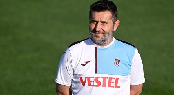 04.07.2023., Brdo kod Kranja, Slovenija - Nenad Bjelica stigao je s momcadi Trabzonspor na pripreme u Sloveniju, a odmah po dolasku odradio je trening na kojem je bio i Mislav Orsic. Hrvatski reprezentativac na treningu je bio dobro raspolozen i nasmijan. U strucnom stozeru turske momcadi uz trenera Nenada Bjelicu tu su jos pomocnici Nino Bule i Danijel Jumic, analiticar Jasmin Osmanovic, kondicijski trener Leonard Sovina te trenerov sin Luka koji je zaduzen za mentalnu pripremu. Nenad Bjelica. Photo: Marko Lukunic/PIXSELL