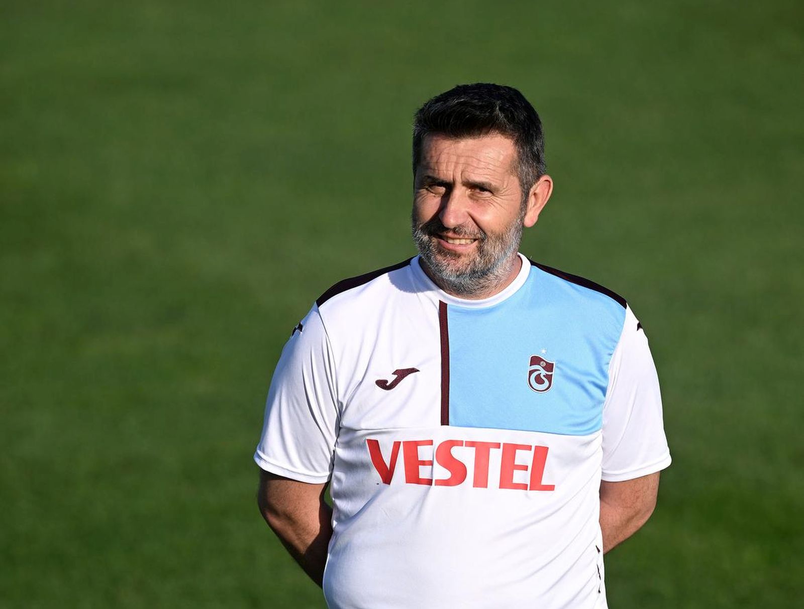 04.07.2023., Brdo kod Kranja, Slovenija - Nenad Bjelica stigao je s momcadi Trabzonspor na pripreme u Sloveniju, a odmah po dolasku odradio je trening na kojem je bio i Mislav Orsic. Hrvatski reprezentativac na treningu je bio dobro raspolozen i nasmijan. U strucnom stozeru turske momcadi uz trenera Nenada Bjelicu tu su jos pomocnici Nino Bule i Danijel Jumic, analiticar Jasmin Osmanovic, kondicijski trener Leonard Sovina te trenerov sin Luka koji je zaduzen za mentalnu pripremu. Nenad Bjelica. Photo: Marko Lukunic/PIXSELL