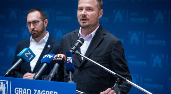 05.09.2023. Zagreb - Gradonacelnik Grada Zagreba Tomislav Tomasevic, zajedno sa zamjenikom i nacelnikom Stozera civilne zastite Grada Zagreba Lukom Korlaetom i procelnikom Gradskog ureda za mjesnu samoupravu, promet, civilnu zastitu i sigurnost Androm Pavunom, dodijelili su zahvalnice pripadnicima postrojbi civilne zastite opce namjene Grada Zagreba. Photo: Neva Zganec/PIXSELL