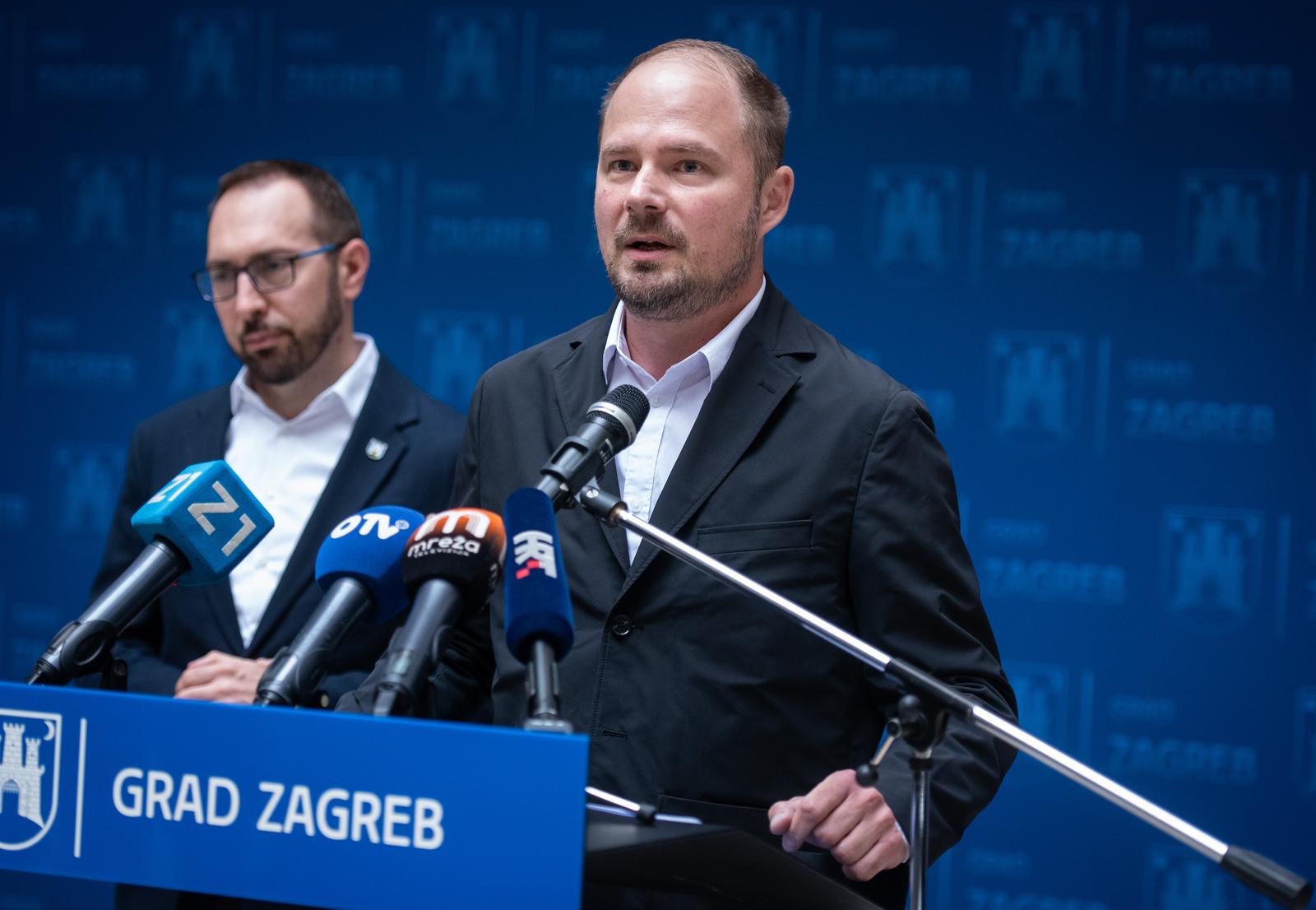 05.09.2023. Zagreb - Gradonacelnik Grada Zagreba Tomislav Tomasevic, zajedno sa zamjenikom i nacelnikom Stozera civilne zastite Grada Zagreba Lukom Korlaetom i procelnikom Gradskog ureda za mjesnu samoupravu, promet, civilnu zastitu i sigurnost Androm Pavunom, dodijelili su zahvalnice pripadnicima postrojbi civilne zastite opce namjene Grada Zagreba. Photo: Neva Zganec/PIXSELL