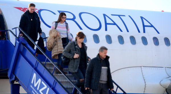 05.12.2017., Zagreb - Putnicki terminal Zracne luke Franjo Tudjman. "nZrakoplov kompanije Croatia Airlines. "nPhoto: Marko Prpic/PIXSELL