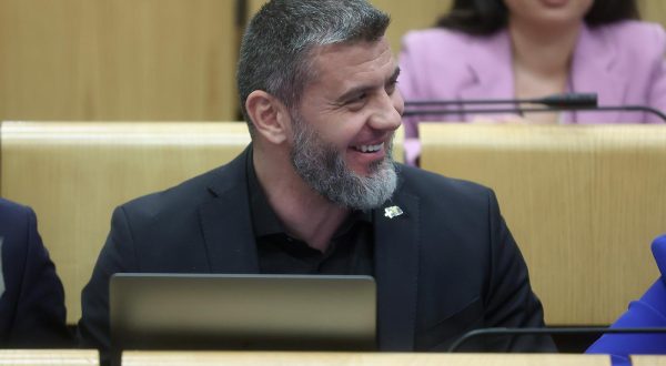 06.04.2023., Sarajevo, Bosna i Hercegovina - Sjednica Predstavnickog doma Parlamenta Federacije BiH na kojoj se razmatra Informacija o Odluci o imenovanju premijera, zamjenika premijera i ministara u Vladi Federacije BiH. Photo: Armin Durgut/PIXSELL
