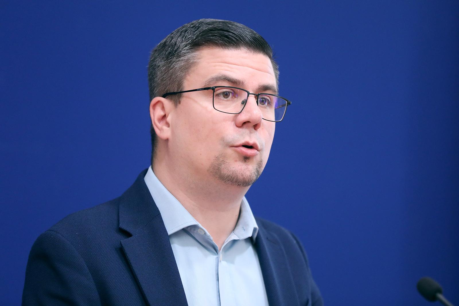 06.09.2023., Zagreb - Na konferenciji za medije kluba zastupnika Socijaldemokrata odrzanoj u Saboru o temi: „Izmjene Zakona o slatkovodnom ribarstvu – Skupo li je ribic biti“ govorio je zastupnik Domagoj Hajdukovic.

. Photo: Patrik Macek/PIXSELL