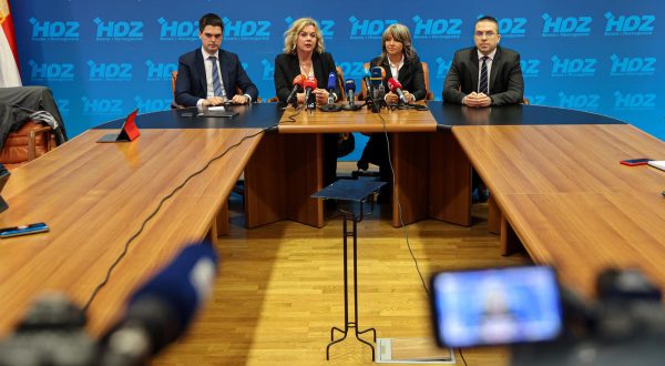 07.01.2022., Mostar - Zastupnici iz Hrvatske u Europskom parlamentu, Zeljana Zovko, Suncana Glavak, Karlo Ressler i Tomislav Sokol odrzali konferenciju za medije u zgradi HDZ-a Bosne i Hercegovine gdje su prisustvovali sjednici predsjednistva HNS-a. Photo: Denis Kapetanovic/PIXSELL
