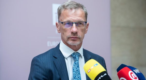 7.6.2023., Zagreb - Predstavljanje rezultata treceg po redu istrazivanja financijske pismenosti stanovnistva u Republici Hrvatskoj po metodologiji Organizacije za ekonomsku suradnju i razvoj (OECD). Konferenciju su organizirali Hrvatska narodna banka (HNB) i Hrvatska agencija za nadzor financijskih usluga (Hanfa), a izmedju ostalih nazocili su joj guverner HNB-a Boris Vujcic, predsjednik Upravnog vijeca Hanfe Ante Zigman i drzavni tajnik Ministarstva financija Davor Zoricic. Istrazivanje je provela agencija Ipsos, a njen direktor Srdjan Dumicic je predstavio rezultate. Photo: Neva Zganec/PIXSELL