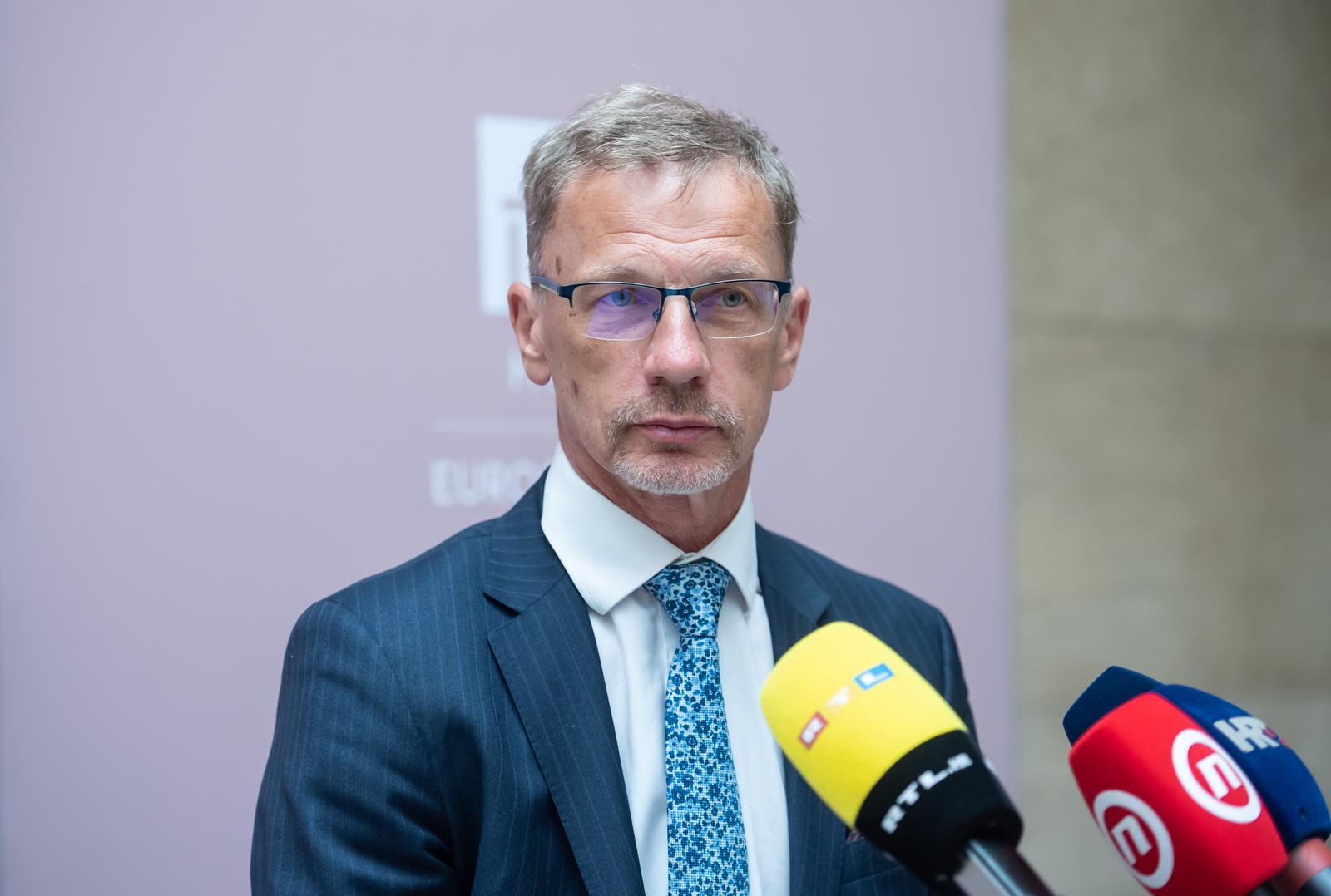 7.6.2023., Zagreb - Predstavljanje rezultata treceg po redu istrazivanja financijske pismenosti stanovnistva u Republici Hrvatskoj po metodologiji Organizacije za ekonomsku suradnju i razvoj (OECD). Konferenciju su organizirali Hrvatska narodna banka (HNB) i Hrvatska agencija za nadzor financijskih usluga (Hanfa), a izmedju ostalih nazocili su joj guverner HNB-a Boris Vujcic, predsjednik Upravnog vijeca Hanfe Ante Zigman i drzavni tajnik Ministarstva financija Davor Zoricic. Istrazivanje je provela agencija Ipsos, a njen direktor Srdjan Dumicic je predstavio rezultate. Photo: Neva Zganec/PIXSELL
