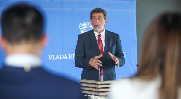 07.09.2023., Zagreb - U NSK-a odrzana 248. sjednica Vlade RH. Prije sjednice izjavu je dao ministar znanosti i obrazovanja Radovan Fuchs.  Photo: Slavko Midzor/PIXSELL