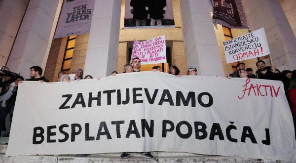 08.03.2017., Trg zrtava fasizma, Zagreb - Feministicki kolektiv fAKTIV, cije podrucje djelovanja obuhvaca borbu za radnicka i socijalna prava zena, protiv rodno uvjetovanog nasilja prema zenama te zalaganje za reproduktivna i seksualna prava, i ove je godine organizirao Nocni mars na Dan zena. "nPhoto: Tomislav Miletic/PIXSELL