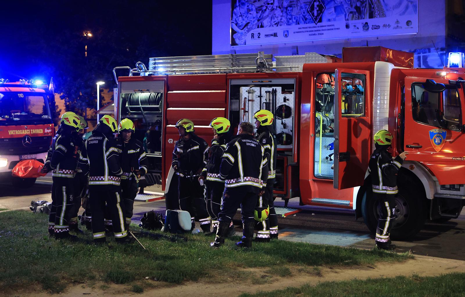 09.09.2023., Zagreb - Vatrogasci ugasili pozar u Ivanicgradskog ulici koji je izbio u jednom od stanova. Nekoliko osoba je ozlijedjeno. Photo: Marko Prpic/PIXSELL