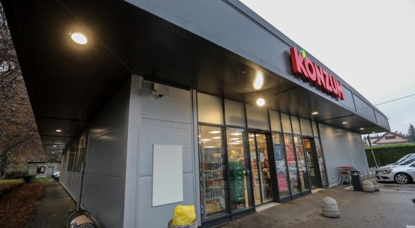 09.12.2022., Zagreb - U ranim jutarnjim satima eksplozivnim sredstvom raznesen bankomat koji se nalazi u sklopu trgovackog centra Konzum u Podsusedu. Photo: Robert Anic/PIXSELL