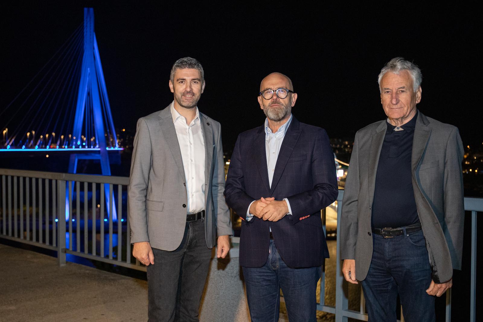 10.05.2023., Dubrovacki most, Dubrovnik - Na Mostu dr. Franja Tudjmana predstavljen je projekt dekorativne rasvjete. Projekt je to Hrvatskih cesta vrijedan 790 tisuca eura kojim je uklonjena dotadasnja dekorativna rasvjeta mosta montirana prilikom izgradnje objekta te je postavljena nova moderna dekorativna rasvjeta u LED tehnologiji koja omogucava veci broj scenarija rasvjete uz značajnu ustedu elektricne energije. Photo: Grgo Jelavic/PIXSELL