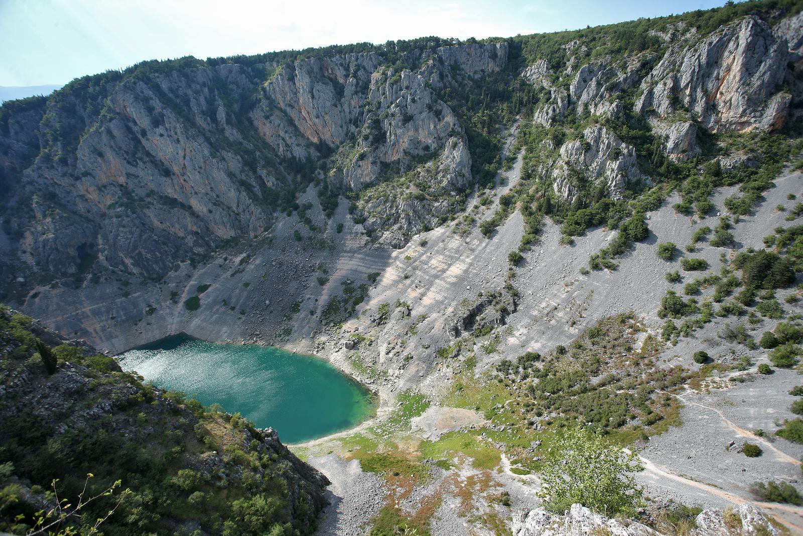 09.08.2015., Imotski - Modro jezero jedno je od najljepsih krskih jezera u Hrvatskoj. "nPhoto: Sanjin Strukic/PIXSELL
