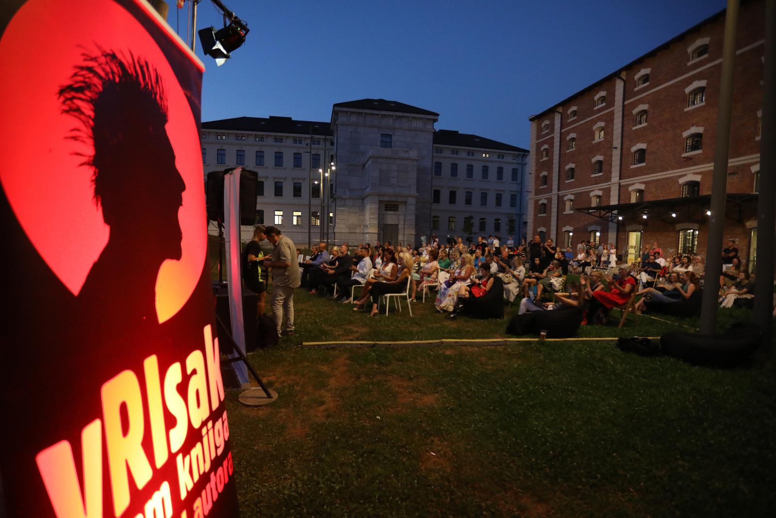 10.09.2023., Rijeka - Otvorenje 16. Vriska - rijeckog sajma knjiga i festivala autora i dodjela VBZove knjizevne nagrade za najbolji neobjavljeni roman, odrzano je u parku Art kvarta Bencic. Nagradu za najbolji neobjavljeni roman dobio je Nebojsa Lujanovic za roman "Tvornica Hrvata". Photo: Goran Kovacic/PIXSELL