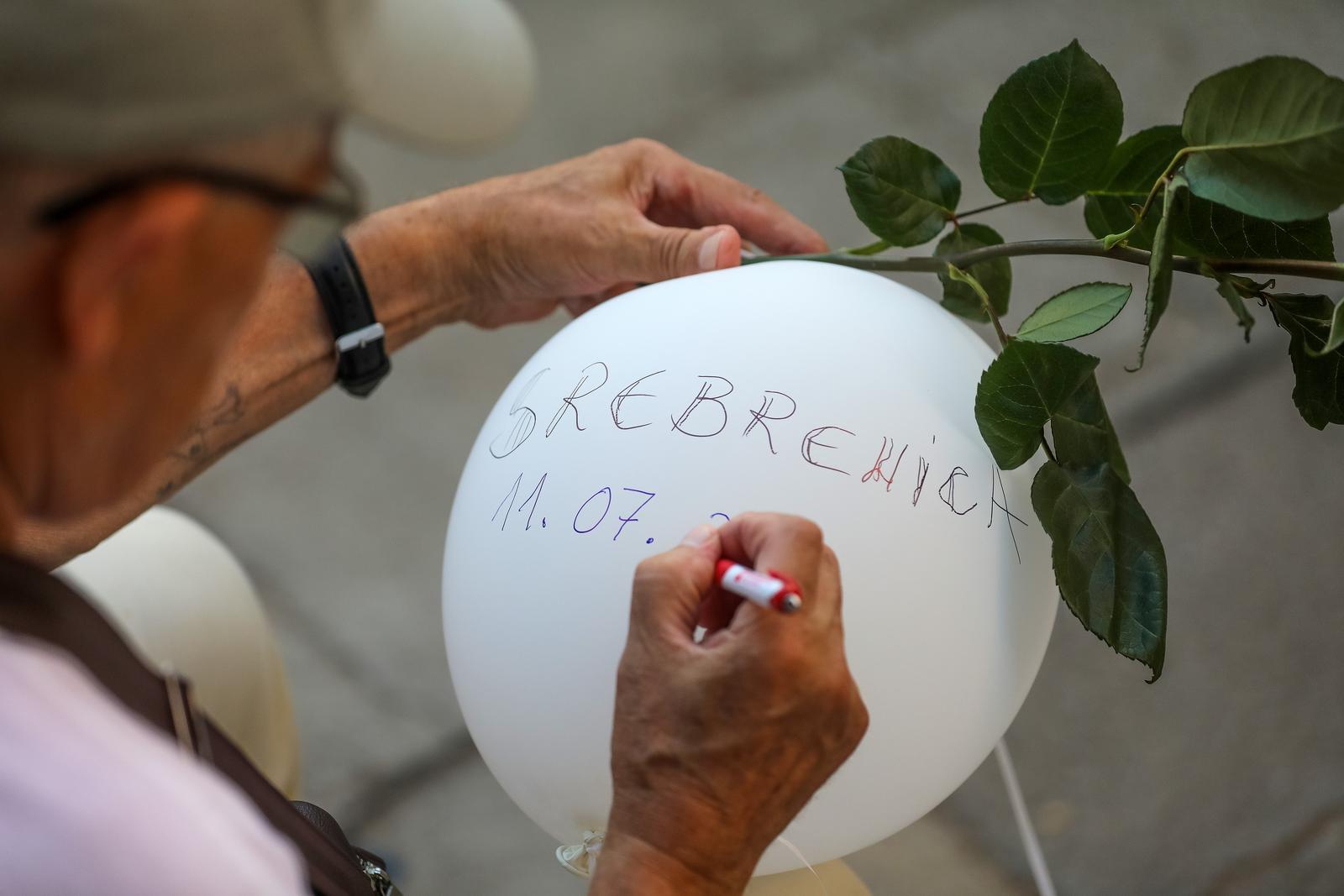 11.07.2023.., Pula - Odrzan tradicionalni mimohod u organizaciji nacionalne zajednice Bosnjaka pod nazivom Srebrenica - da se ne zaboravi i nikad nigdje nikome ne dogodi. Mimohod se kretao od trznice do Foruma . Photo: Srecko Niketic/PIXSELL