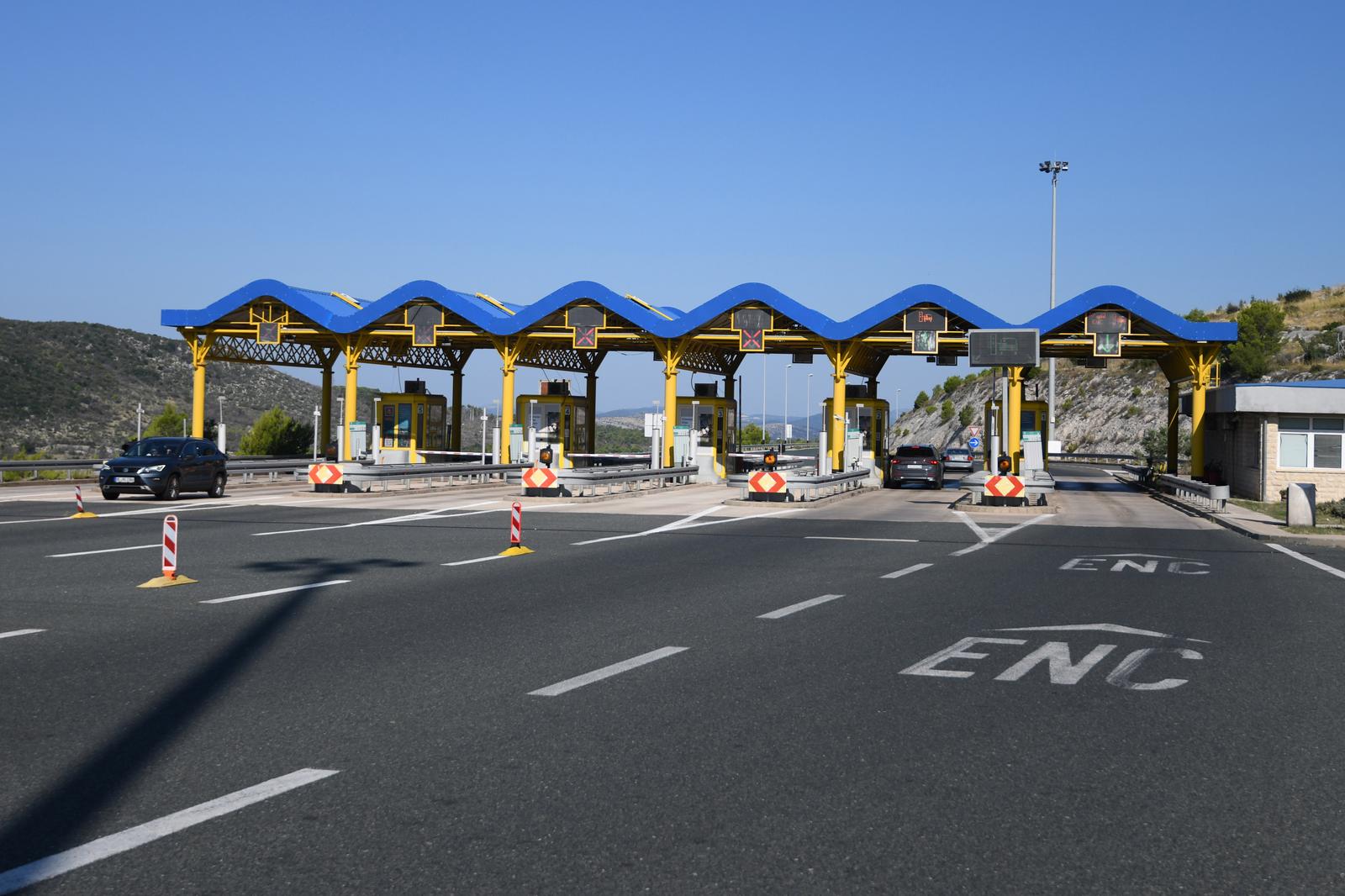 11.09.2023., Sibenik - Krajem 2024. godine planira se uvesti novi sustav naplate cestarine u Republici Hrvatskoj. Prema najavama iz Ministarstva mora, prometa i infrastrukture uvesti ce se elektronicki sustav naplate cestarine koji iskljucuje placanje u gotovini. Photo: Hrvoje Jelavic/PIXSELL