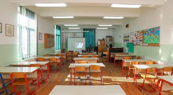 13.02.2023.., Pula - 
U OS “Monte Zaro” od prosinca je zabranjena upotreba mobitela, pametnih satova na satu kao i u kurgu skole dok su djeca u njemu. 
Branka Sironic Buic ravnateljica skole . Photo: Srecko Niketic/PIXSELL