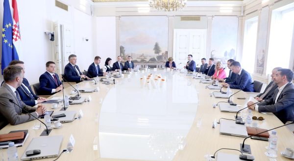 13.09.2023., Zagreb - Predsjednik VLade RH Andrej Plenkovic primio je u Banskim dvorima predstavnike trgovackih lanaca. Photo: Patrik Macek/PIXSELL