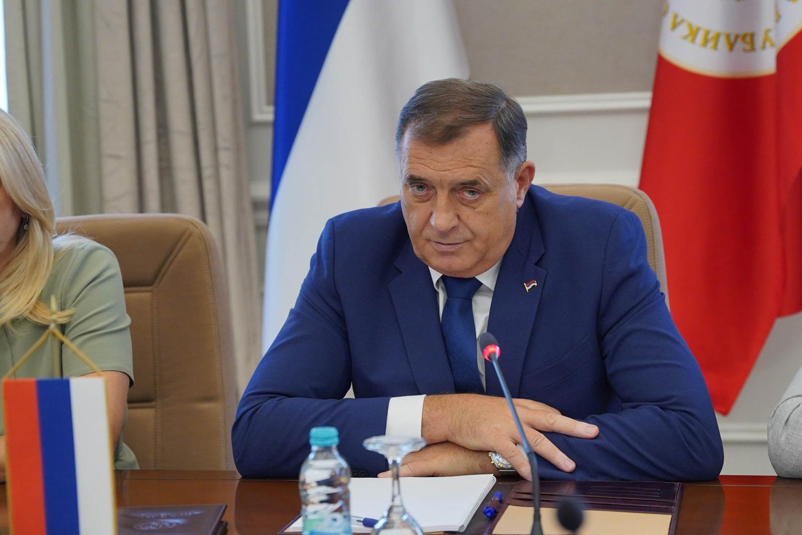 13.09.2023., palata Republike, Banjaluka (BiH) – U Banjaluci se odrzava sastanak predsjednika RS Milorada Dodika s predstavnicima institucija RS-a, lidera stranaka i zastupnika iz RS-a u institucijama BiH. Sastanku prisustvuju predsjednik Narodne skupstine RS Nenad Stevandic, premijer Radovan Viskovic, clan Predsjednistva BiH Zeljka Cvijanovic, ministri u Vladi RS-a, ali i potpredsjednik Republike Srpske iz reda hrvatskog naroda Davor Pranjic.    Photo: Dejan Rakita/PIXSELL