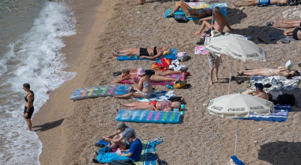 13.09.2023., Plaza Banje, Dubrovnik - Gradski kadrovi. Mnogobrojni turisti unutar gradske jezgre.
Photo: Grgo Jelavic/PIXSELL Photo: Grgo Jelavic/PIXSELL