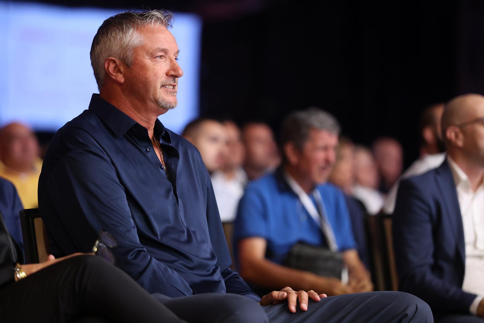 13.09.2023., Sarajevo, Bosna i Hercegovina - U Sarajevu je veceras u okviru Internacionalnog sportskog simpozija Simposar odrzana premijera filma “Magicna sedmica” o Toniju Kukocu. Toni Kukoc je prisutvovao premijeri filma ciji je autor Sabahudin Baho Topalbecirevic. U filmu 26 sugovornika govori o Kukocu i njegovoj karijeti, a jedan od njih je i Michael Jordan. Photo: Armin Durgut/PIXSELL