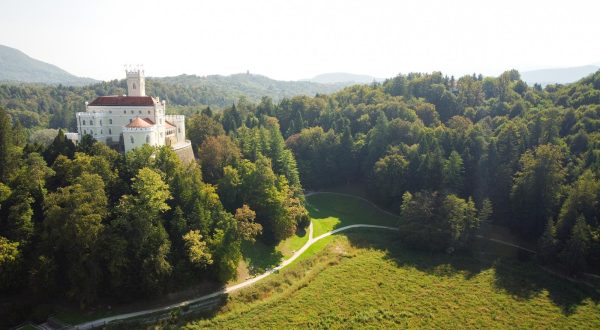 07.09.2022., Trakoscan - Fotografije iz zraka prikazuju podrucje Trakoscanskog jezera koje je u potpunosti isprazenjeno te je spremno za radove na izmuljivanju. Proces praznjenja se dogodio prije nekoliko mjeseci, a sada se moze vidjeti kako korov i trava zbog cega se dobije dojam ko da jezera nije ni bilo.  Photo: Luka Stanzl/PIXSELL
