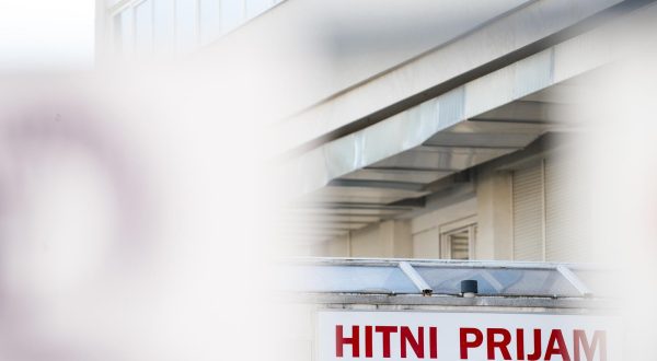 14.01.2022., Split - Ministrica Regionalnog razvoja i fondova Europske unije Natasa Tramisak i ravnatelj KBC Split Julije Mestrovic obisli su gradiliste Objedinjenog hitnog bolnickog prijema (OHBP) KBC-a Split-Firule. Tom prigodom odrzali su konferenciju za medije ispred gradilista OHBP-a, na kojoj su govorili i o projektu Regionalnog transfuzijskog centra, buduci da se oba kapitalna projekta KBC-a Split, na kojima su radovi u tijeku, sufinanciraju iz fondova Europske unije.
   Photo: Milan Sabic/PIXSELL