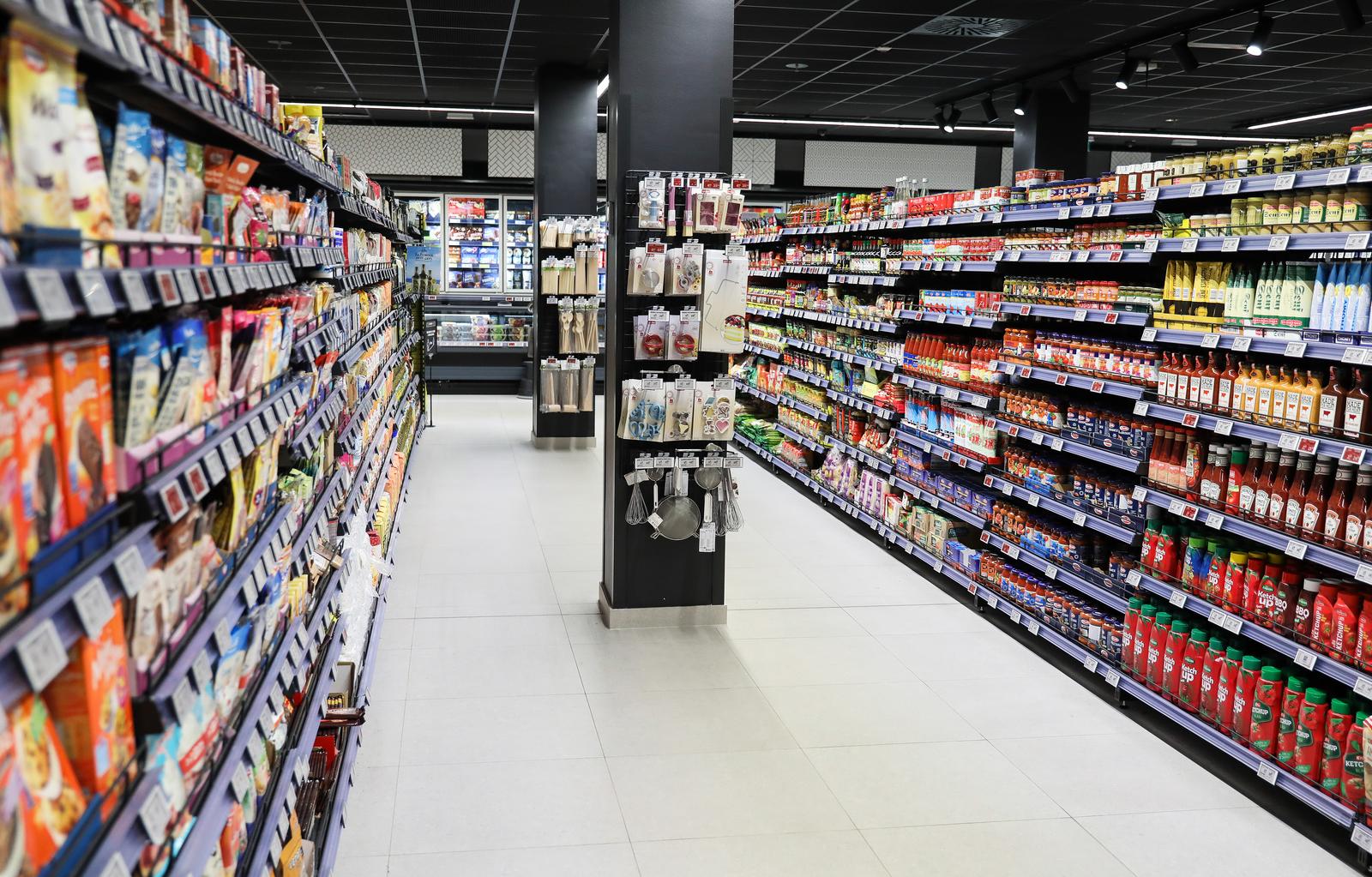 14.07.2022., Zagreb - Konzum je od ovog tjedna poceo prikazivati cijene u kunama i u eurima te iznos fiksnog tecaja konverzije, koji iznosi 7,53450 kuna za euro. Photo: Emica Elvedji/PIXSELL
