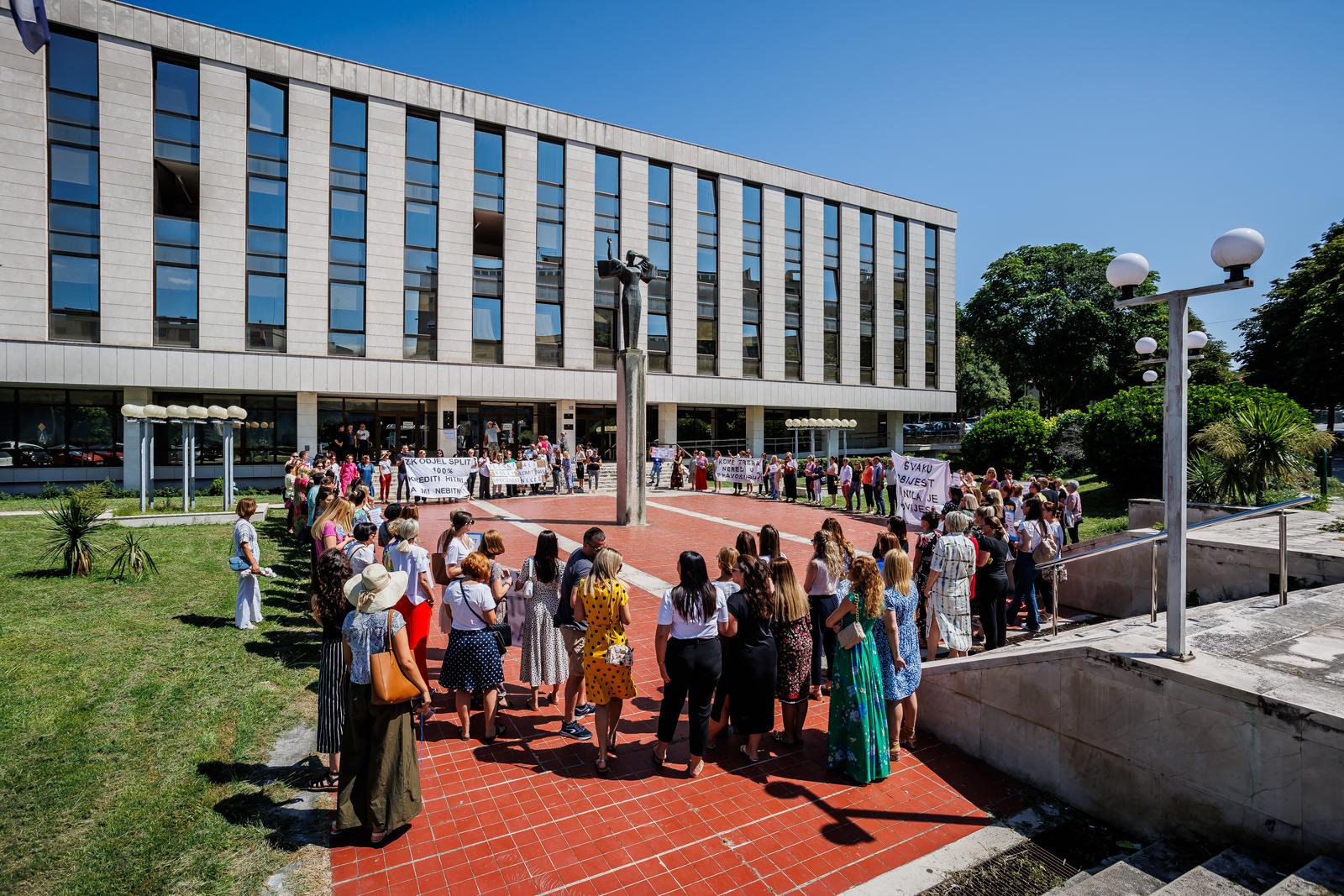 14.07.2023., Split - Strajk Djelatnika Zupanijskog i trgovackog suda u Splitu. Photo: Zvonimir Barisin/PIXSELL