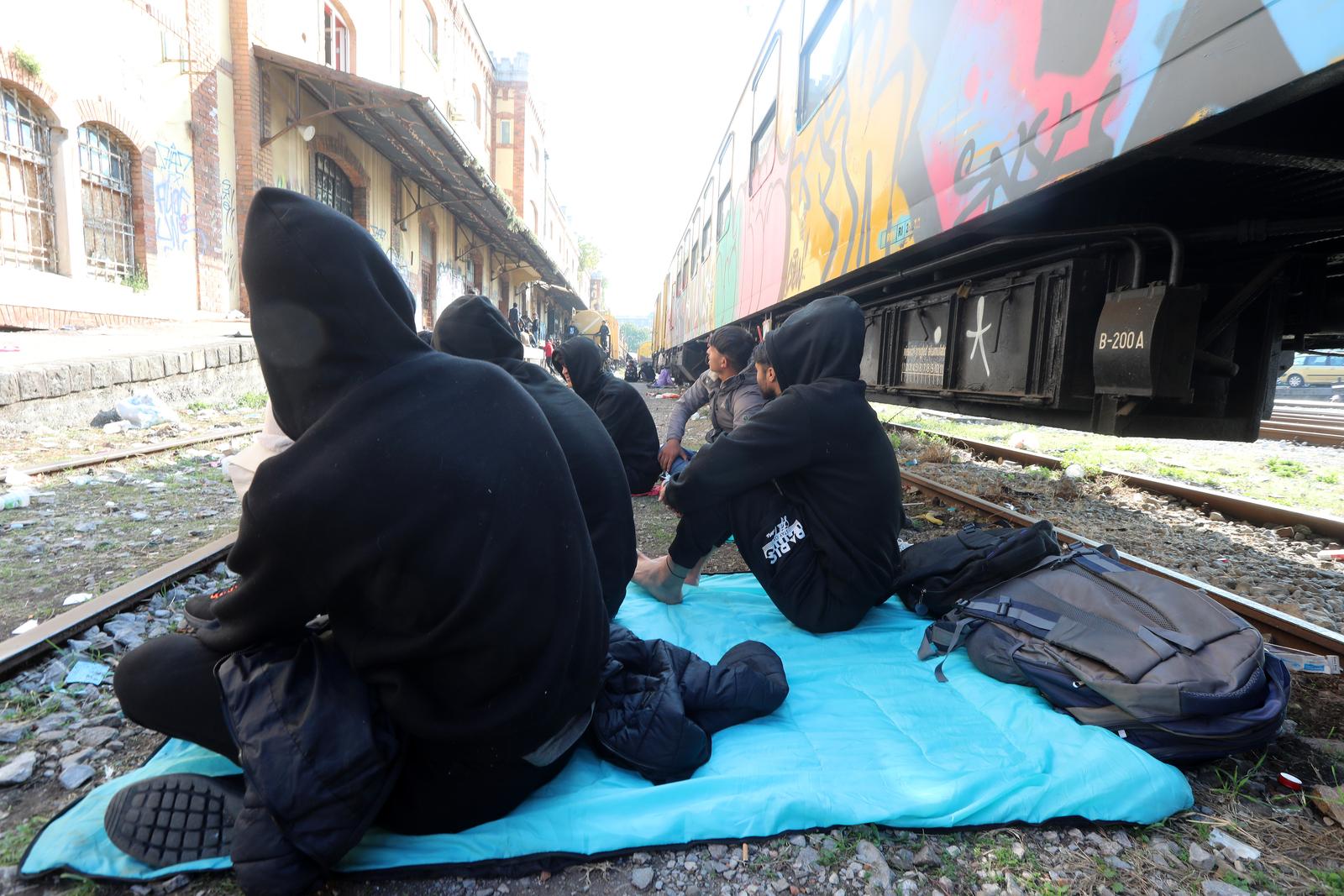 14.10.2022., Rijeka - Migranti na zeljeznickom kolodvoru.
  Photo: Goran Kovacic/PIXSELL