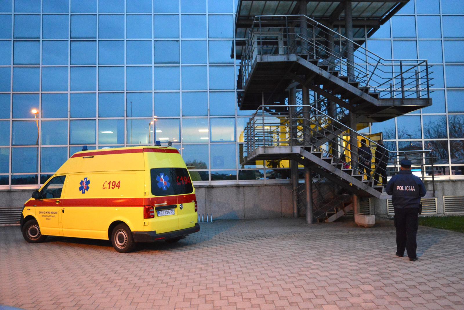 15.04.2018., Koprivnica - Na koprivnickim bazenima dogodila se velika tragedija jer se veceras utopio osmogodisnji djecak, koji je bio na grupnoj proslavi rodjendana. Detalji ce biti poznati nakon policijskog ocevida.  rPhoto: Damir Spehar/PIXSELL