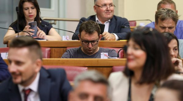 15.07.2022., Zagreb - Posljednjeg dana rada Hrvatskog sabora uoci ljetne stanke koja traje od 15. srpnja do 15. rujna, saborski zastupnici glasovali su o potvrdi Marka Primoraca za novog ministra finacija, o Zakonu o sigurnosti na cestama, o ustavnim promjenama oko referenduma te o ostalim raspravljenim prijedlozima zakona. Sinisa Glavasevic Photo: Patrik Macek/PIXSELL