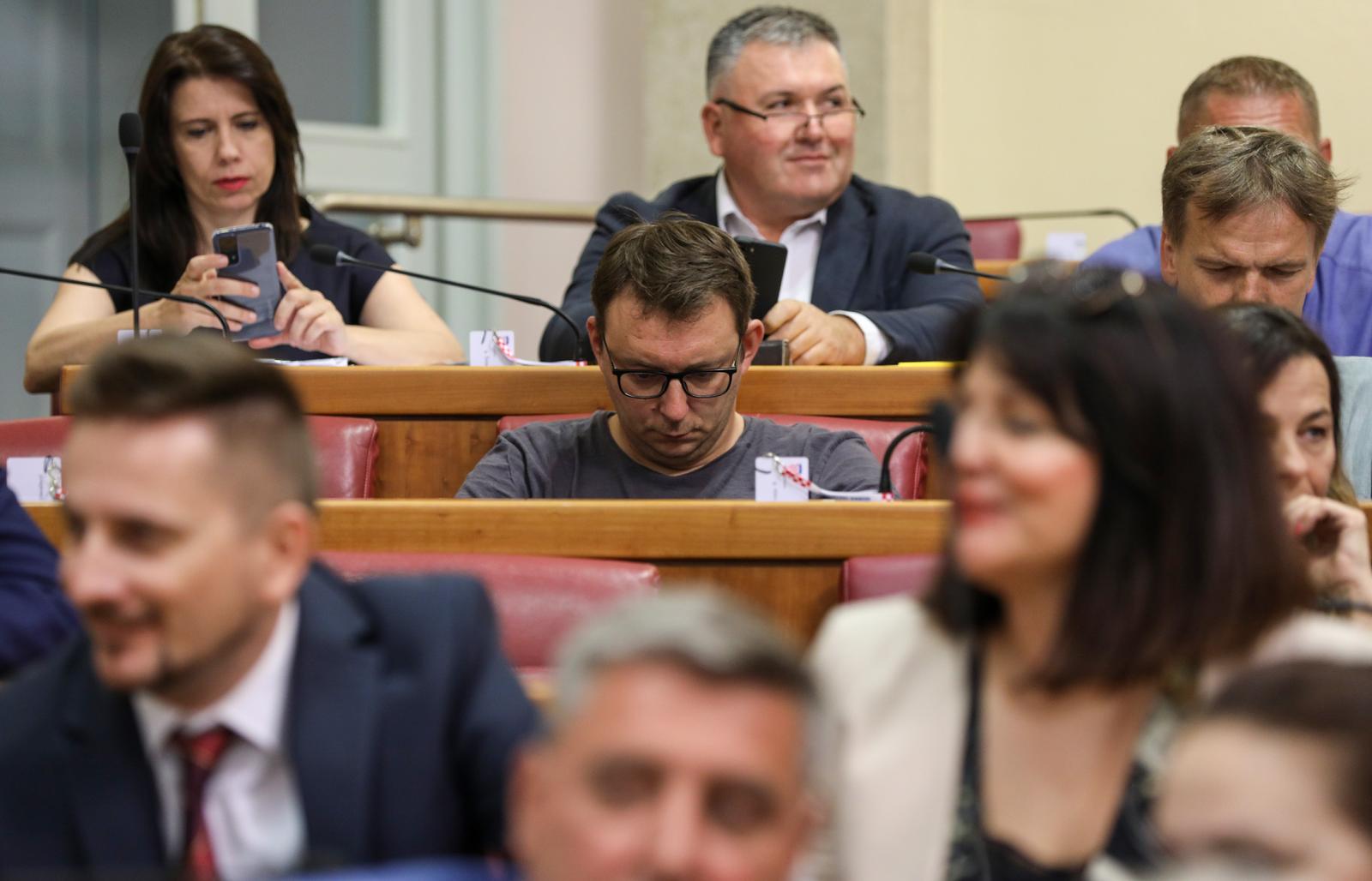 15.07.2022., Zagreb - Posljednjeg dana rada Hrvatskog sabora uoci ljetne stanke koja traje od 15. srpnja do 15. rujna, saborski zastupnici glasovali su o potvrdi Marka Primoraca za novog ministra finacija, o Zakonu o sigurnosti na cestama, o ustavnim promjenama oko referenduma te o ostalim raspravljenim prijedlozima zakona. Sinisa Glavasevic Photo: Patrik Macek/PIXSELL