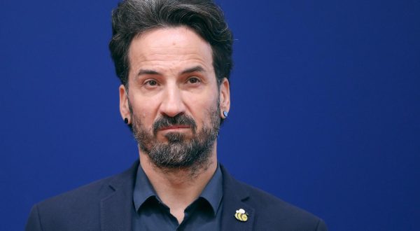 15.09.2023., Zagreb -Na konferenciji za medije Kluba zastupnika Mosta odrzanoj u Saboru o temi "Vladine mjere u sjeni nepotizma: tko stvarno dobiva povlastice?“ govorili su zastupnici Bozo Petrov i Marin Miletic.

 Photo: Patrik Macek/PIXSELL