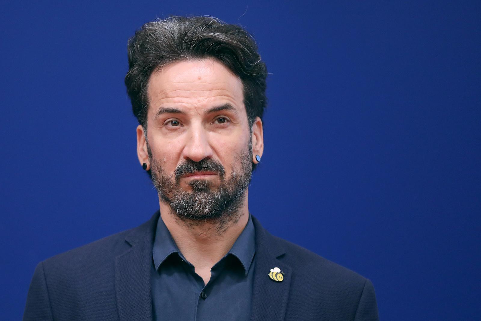 15.09.2023., Zagreb -Na konferenciji za medije Kluba zastupnika Mosta odrzanoj u Saboru o temi "Vladine mjere u sjeni nepotizma: tko stvarno dobiva povlastice?“ govorili su zastupnici Bozo Petrov i Marin Miletic.

 Photo: Patrik Macek/PIXSELL