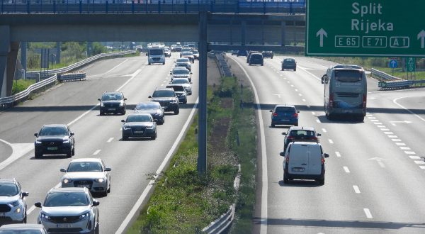 17.07.2023., Zdencina - Gust promet na autocesti A1 u oba smjera. Photo: Matija Habljak/PIXSELL
