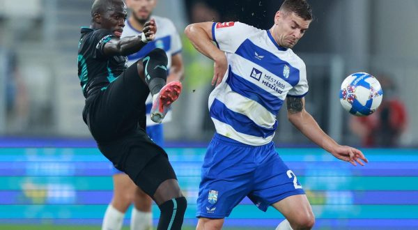17.08.2023., Opus Arena, Osijeka - Uzvratna utakmica 3. pretkola UEFA Konferencijske lige, NK Osijek - Adana Demirspor. Cherif Ndiaye, Petar Brlek Photo: Davor Javorovic/PIXSELL