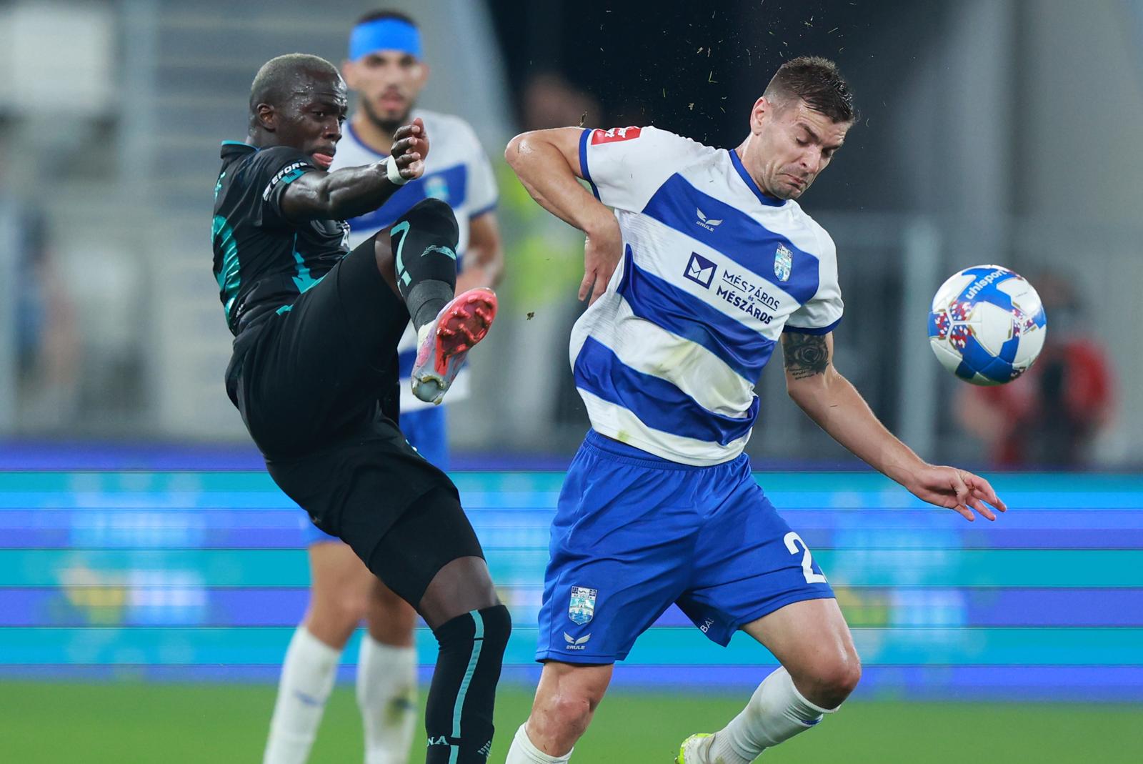 17.08.2023., Opus Arena, Osijeka - Uzvratna utakmica 3. pretkola UEFA Konferencijske lige, NK Osijek - Adana Demirspor. Cherif Ndiaye, Petar Brlek Photo: Davor Javorovic/PIXSELL