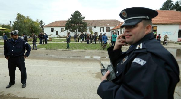 17.10.2013., Vojvodina, Donji Tavankuk - Prvi sluzbeni posjet Ive Josipovica Srbiji. Drugog dana posjeta Srbiji predsjednik Republike Hrvatske Ivo Josipovic i predsjednik Republike Srbije Tomislav Nikolic posjteili su Donji Tavankuk mjesto u Srbiji gdje u vecini zivi Hrvatsko stanovnistvo. rPhoto: Zeljko Lukunic/PIXSELL