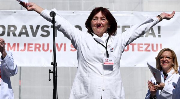 18.03.2023., Zagreb - Pod sloganom "SOS za zdravstvo", pet krovnih lijecnickih udruga organiziralo je veliki prosvjed na Trgu sv. Marka kojim su iskazali nezadovoljstvo svojim statusom, placama, ali i cjelokupnim stanjem u zdravstvenom sustavu. Renata Culinovic Caic Photo: Marko Lukunic/PIXSELL