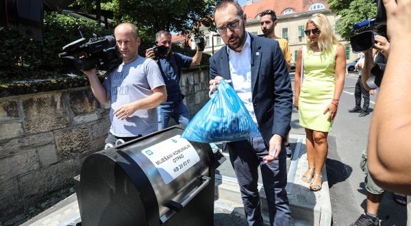 18.07.2023.,Zagreb, na Ilirskom trgu, gradonacelnik grada Zagreba Tomislav Tomasevic i zamjenici Danijela Dolenec i Luka Korlaet predstavili  nove podzemne spremnike za otpad i nove znacajke aplikacije „RazvrstajMojZG
 Photo: Robert Anic/PIXSELL
