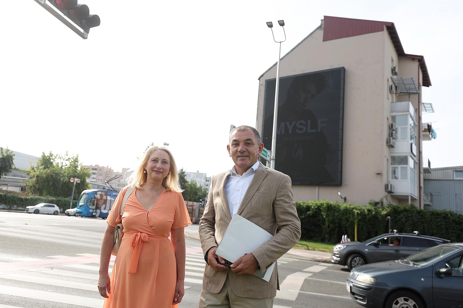 18.09.2023., Zagreb - Konferencija za novinare Kluba neovisnih zastupnika Gordana Rusak i Ivica Lovric u Skupstini Grada Zagreba na temu: Nove kriminalne radnje gradonacelnika i gradske uprave skrivene iza bljestavila reklamnih panoa u Gradu Zagrebu. Photo: Goran Stanzl/PIXSELL