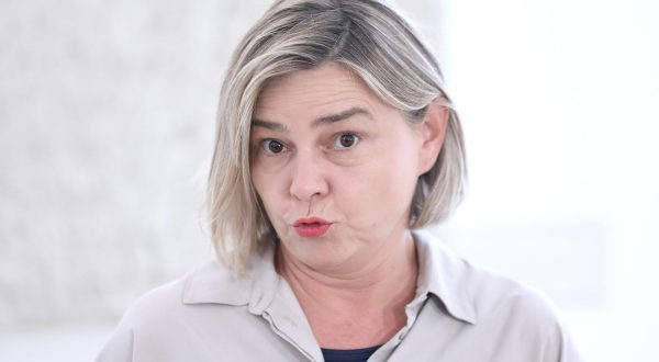 18.09.2023., Zagreb - Na konferenciji za medije odrzanoj u Saboru o neispunjavanju imovinske kartice i drugim temama govorila je Sandra Bencic,  Photo: Patrik Macek/PIXSELL