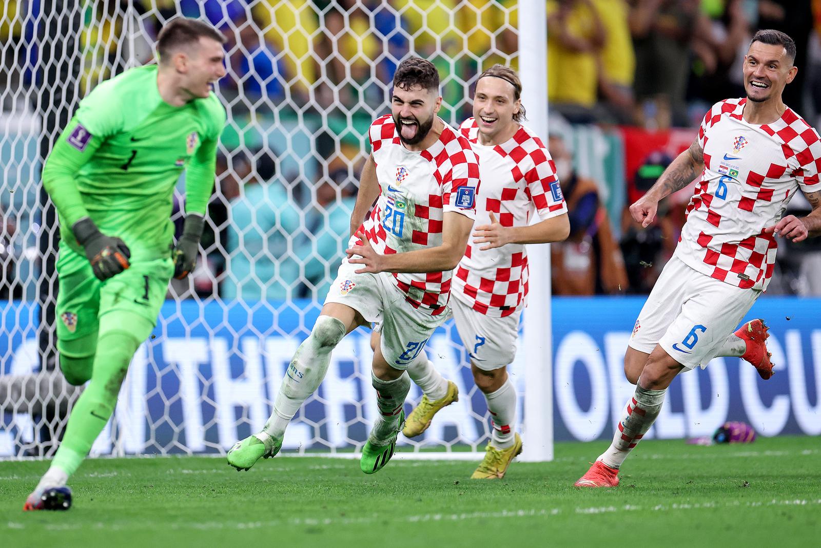 09.12.2022., stadion Education City, Al Rayyan, Katar - FIFA Svjetsko prvenstvo, cetvrtfinale, Hrvatska - Brazil. Slavlje hrvatskih nogometasa nakon ulaska u polufinale Svjetskog prvenstva. Dominik Livakovic, Josko Gvardiol, Lovro Majer, Dejan Lovren Photo: Igor Kralj/PIXSELL