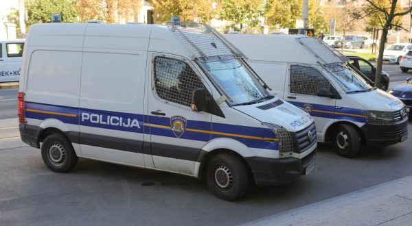 20.10.2022., Osijek - Privodjenje osumnjicenih za preprodaju droge i duhana na Zupanijski sud u Osijeku. Photo: Dubravka Petric/PIXSELL