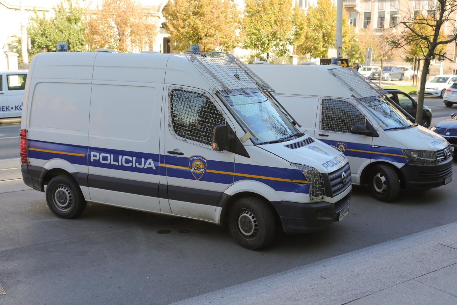 20.10.2022., Osijek - Privodjenje osumnjicenih za preprodaju droge i duhana na Zupanijski sud u Osijeku. Photo: Dubravka Petric/PIXSELL