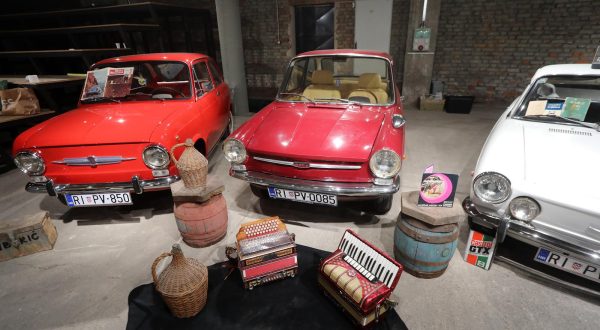 20.11.2022., Rijeka - Izlozba oldtimera, rezervnih dijelova, maketa i djecjih autica u hali Exportdrva. Izlozbu pod nazivom FA-RI organizirao je Oldtimer klub Rijeka. Photo: Goran Kovacic/PIXSELL