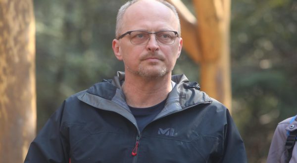21.03.2023, Ogulin - Policijska uprava  karlovacka povodom Medunarodnog dana borbe protiv rasne diskriminacije, a kao inicijativu podizanja svijesti o oblicima nasilja i ovisnosti, organizirala je uspon na planinu Klek na kojem su sudjelovali djelatnici PU Karlovacke, Karlovacke zupanije, Javne ustanove natura Viva te ucenici osnovnih i srednjih skola iz Ogulina. Nazocne su uoci uspona pozdravili nacelnik Policijske uprave karlovacke Darko Car, zupanica Karlovacke zupanije Martina Furdek Hajdin i gradonacelnik Grada Ogulina Dalibor Domitrovic.  Photo: Kristina Stedul Fabac/PIXSELL