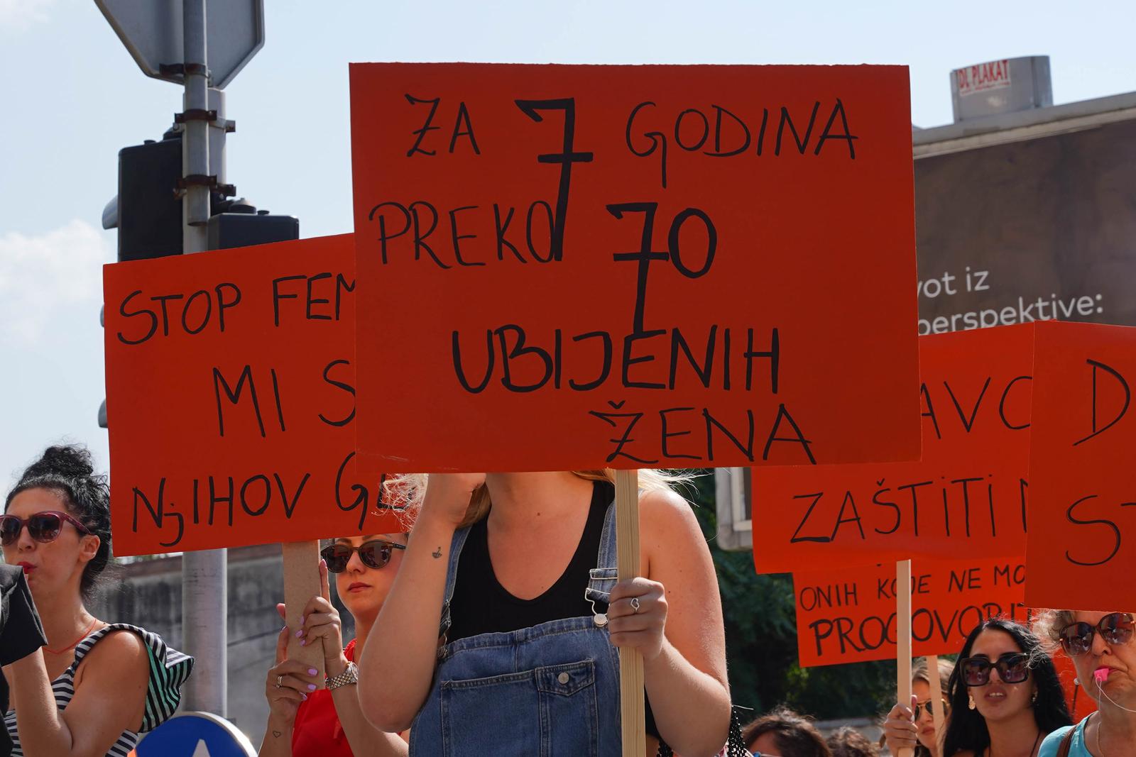 21.08.2023., Banja Luka (BiH) – U Banjaluci je odrzan prosvjedna setnja protiv femicida, a nakon stravicnih ubojstava u Gradaccu. Prosvjednici su trazili odgovornost institucija i insistirali na konkretnim akcijama. Banjaluka se na ovaj nacin pridruzila i drugim gradovima u regiji koji ce se odrzati zbog sve ucestalijeg nasilja nad zenama. Photo: Dejan Rakita/PIXSELL